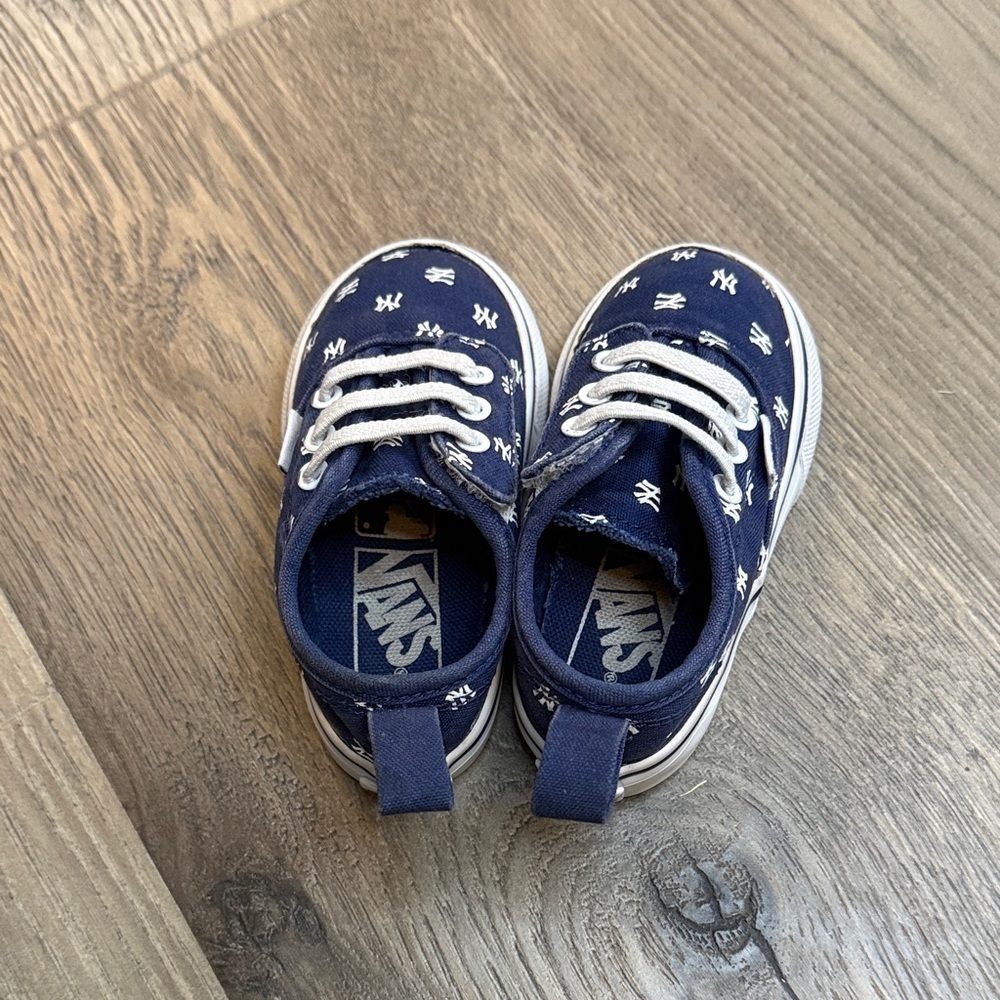 Vans Kids Navy and White Patterned Sneakers New York Yankees toddler - Picture 6 of 12